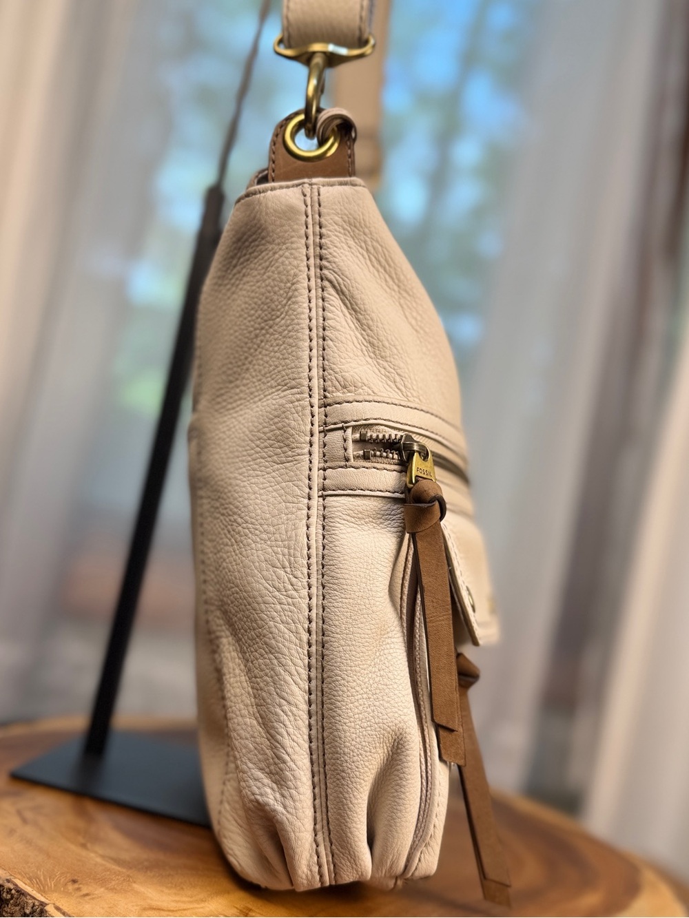 Fossil Morgan Traveler Leather Crossbody Bag Bone Ivory Brass Key Fob NWOT - Picture 4 of 13